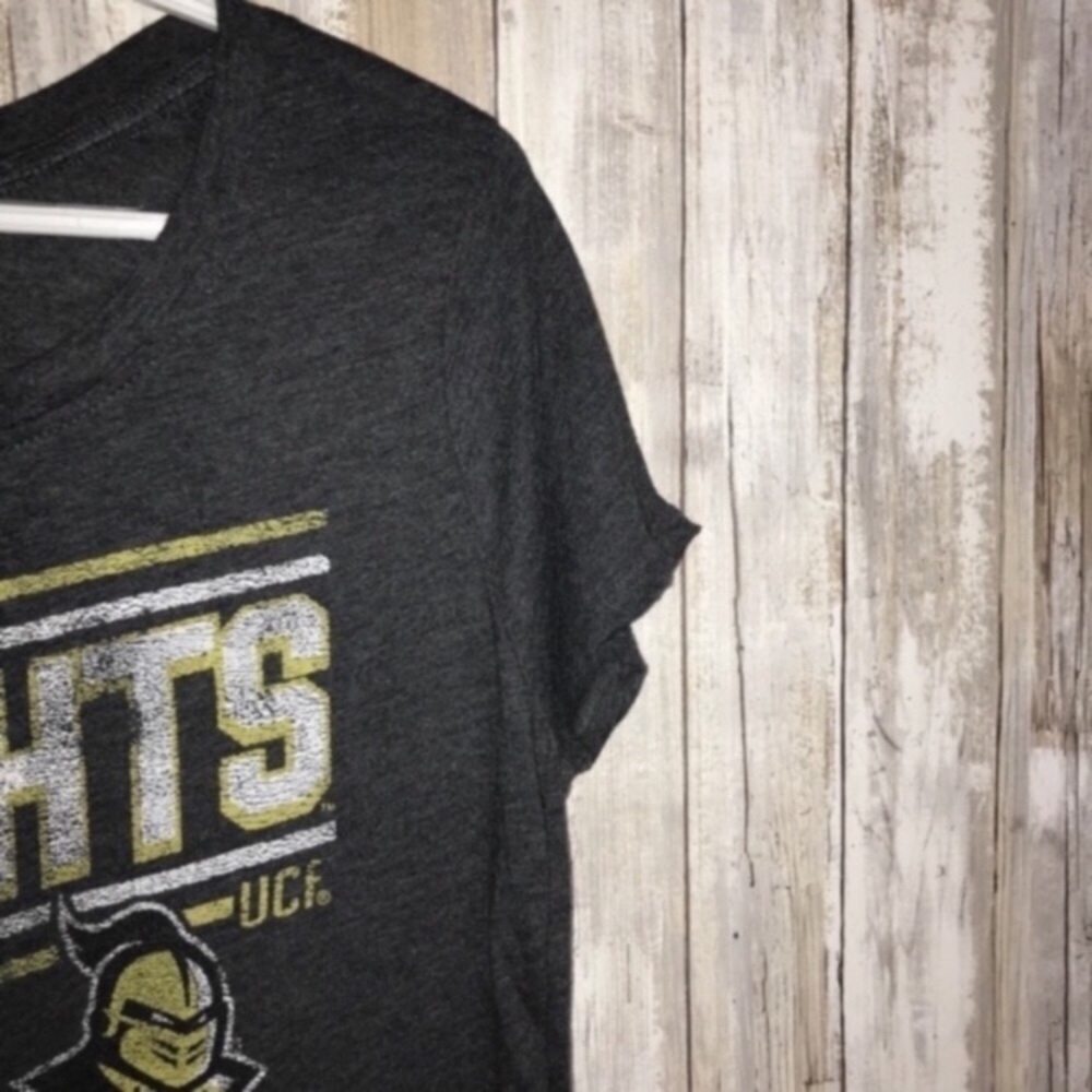 UCF Knights High Low Tee Women’s Medium Black Gold NCAA Fan Shirt - Picture 2 of 4